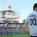 ドジャース　神木隆之介が始球式で深々一礼　捕手役の山本由伸に敬意　ノーバウンド投球にスタンドから歓声と拍手