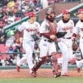 楽天が新ユニ発表「このデザインしかない！」　OBが太鼓判…ネイビー＆鮮やか花柄