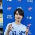 ドジャース公式SNSが「ゴジラナイト」開催で神木隆之介、スネル、ゴジラの３ショット掲載