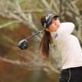 吉本ひかるが単独首位で最終日へ 青木香奈子ら4人が1打差2位／女子下部