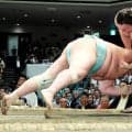 安青錦　大関対決を制し７連勝で１０勝目　尾上審判長「３連敗はしたけど、１０勝はすごい」…１差で大の里を猛追