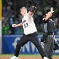 ヤクルトＯＢの五十嵐亮太氏が始球式に登場　最速１５８キロ右腕が投じたこの日のスピードは…