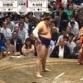 「え、ホンモノだ」「お綺麗でびっくり」溜まり席に“知る人ぞ知る”女性の姿 反響広がる