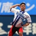 【DeNA】横浜商出身で競輪選手の郡司浩平が広島戦で始球式　ノーバン投球にファンから拍手