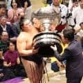 横綱大の里が涙の復活Ｖ「この景色だけをみたくて・・・」安青錦との千秋楽決戦制し１年ぶり賜杯　終盤連敗で急失速も最後は横綱の意地　君が代に涙止まらず「また優勝できるのかと考えた時期も」