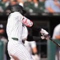 村上宗隆、今季最終戦で二塁打　日本人新人最多の35本塁打で終了　30日からWCシリーズ