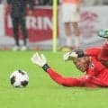 後半から出場のＧＫ鈴木彩艶　「攻守ともに本当にひどかった」プレーを反省　雨の影響は否定「技術的なミス」