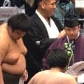 「あぁ、土俵に穴が」「なんか出てきた」大相撲千秋楽、最後の最後に驚きの光景「これは初めて見た」カメラが捉えた貴重な瞬間
