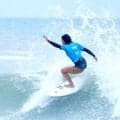 【サーフィン】１８歳の池田美来、金メダルに王手　右もも流血も笑顔で「大丈夫」と決勝進出、優勝で２８年ロス五輪の出場資格を条件付きで獲得…アジア大会