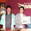【楽天】加治屋蓮、「全国茶品評会日本一受賞茶うれしの茶」の贈呈式に出席「味わい深い」