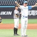 硬式移行時の“送球の違和感”にどう対応？　名手が伝授…「地球を使う」キャッチボール