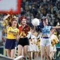 背中に「笑笑」美女６人が甲子園来場　ＳＮＳ沸く「可愛いすぎんか」「皆様ありがとう」