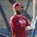 フィリーズ、驚異の粘りで延長戦制して逆王手　エースのブチ切れ絶叫で打線奮起　八回にシュワバーとハーパーが２者連発　延長十回ボームが決勝弾　ブレーブス本拠地に悲鳴と歓喜