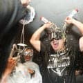 村上宗隆に米メディア殺到　シャンパンファイト中に続々インタビュー→英語駆使も「アイドンスピークイングリッシュ！」解説者が爆笑する場面も