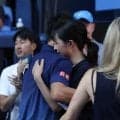 涙の現役ラスト試合終えた錦織圭　舞夫人も涙　抱き合い感謝伝える　家族、スタッフとも