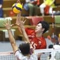 バレー男子　日本が２大会連続４強入り！１６年ぶり金メダルへあと２勝　１３歳２１０ｃｍ“怪童”擁するカタールに圧巻ストレート勝ち　２日準決は中国と激突