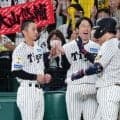 甲子園に大の虎党女優「凄すぎる！」　勝負所で連続観戦…ガチ応援が話題「女神さま～」