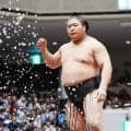 若元春のゴルフスイングに駐日米大使が感心「侮ってはいけませんね！」荒汐親方とともに交流