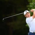 未勝利の勝亦悠斗が単独トップ 岩田寛が1打差2位で週末へ