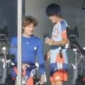 久保建英　左手薬指に指輪キラリ　日本代表練習に登場　アップで指輪に触れる場面も　福原遥との結婚発表から一夜