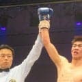 GLOVESジム葛西裕一会長の生え抜きプロ１号、宇梶哩惟河がダウン応酬の末に３回TKO勝ち