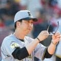 史上初連覇の阪神　藤川監督は号泣「苦しかった」巨人とのマッチレースを制す　重圧から解放「良かったです…」