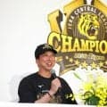 史上初連覇の阪神　藤川監督は号泣「苦しかった」巨人とのマッチレースを制す　重圧から解放「良かったです…」