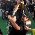 阪神　歓喜のビールかけで胸アツシーン　高橋遥人と伏見寅威が最高の笑顔で　球団史上初の連覇を語る上で欠かせない２人