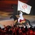 【アジア大会】「馬で来るとは…」日本からカタールへ大会旗など引き継がれる
