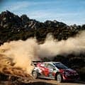 WRCサルディニア：オリバー・ソルベルグが日曜トップ＆総合首位で、ラリーは最終SSヘ