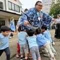 阿見町・二所ノ関部屋の力士と土浦の幼稚園児が「はっけよい」　茨城