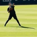 【阪神】引退試合の岩貞祐太が１軍登録　練習では同期入団の岩崎優とキャッチボールして握手