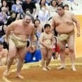 一山本ちびっこ相撲“神対応”で沸かす「お客欄に少しでも喜んでもらいたい」【大相撲秋巡業】