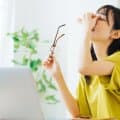 眼精疲労の原因に！？眉毛周りの筋肉を解説