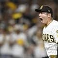 松井裕樹が勝利投手　見事な火消しで山本由伸に続く同日白星　１回１安打無失点　パドレス初勝利