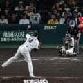 「これは泣ける」「ホンマええ話や」阪神・岩貞の引退試合で三振した広島・末包の投稿がファンの感動誘う