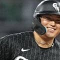 ミラクルホワイトソックスが先制！村上宗隆は３球三振もティールが適時二塁打　真っ黒に染まった本拠地が熱狂　黒いタオルが振り乱れる