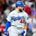 ドジャース　集合写真撮影でほっこりシーン　ベッツがパヘスのインタビューを強制中断→ナインが笑顔に　決勝打のヒーローが思わずにっこり