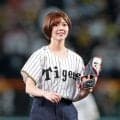 「綺麗なフォーム！」人気アイドルの一球に甲子園どよめく　ＳＮＳも沸く「軽く投げてあれはすごい！」
