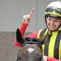 ミシェル騎手が短期免許最終週に３勝目「うれしいです！」　東京３Ｒ終了後は“即席サイン会”