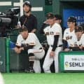 「めっちゃ映ってる」「いるな」CSを大物芸人が観戦　TVに“がっつり”映り込み…注目の声