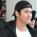 ドジャース　大谷翔平はデニムに黒Ｔシャツ　フリーマンの存在感すごっ「フレディがターミネーターのように」球団が球場入りの様子公開