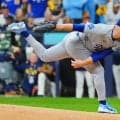 ドジャース・スクバルが勝ち越し許す　先頭に四球、犠打、適時打で失点　敵地のスタンド熱狂