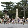 【出雲駅伝】沿道に人気芸人「やっぱりご本人でしたか」真っ黄色のTシャツ姿で生中継に映り込む