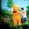羽生結弦さんとプーさんの特別映像が公開！　プーさん原作１００周年、１００エーカーの森で２人の絆を描写