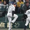 阪神激震　森下も負傷交代　アナウンスに甲子園どよめく　佐藤輝に続いてまさかのアクシデント