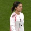 「女性版ジダンだ」と世界騒然！長谷川唯の“空中つま先タッチ”にドイツ紙も驚嘆「見ていて本当に楽しい」圧巻テクでDF翻弄