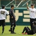 阪神　前日ベンチ外の佐藤輝、負傷交代の森下とも球場入りして調整　佐藤輝「よくなってきています」　藤川監督、第３戦出場は「総合的な判断」