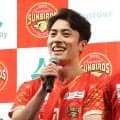 【バレー】サントリー出陣式に高橋塁ら１８名の選手が登壇　新ユニホームもお披露目「背負っているものは重いがユニホームは軽い」