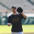 阪神　佐藤輝明が３日ぶり屋外練習　甲子園でノックを受けて軽快な動き披露　ＣＳファイナル第１戦でコンディション不良